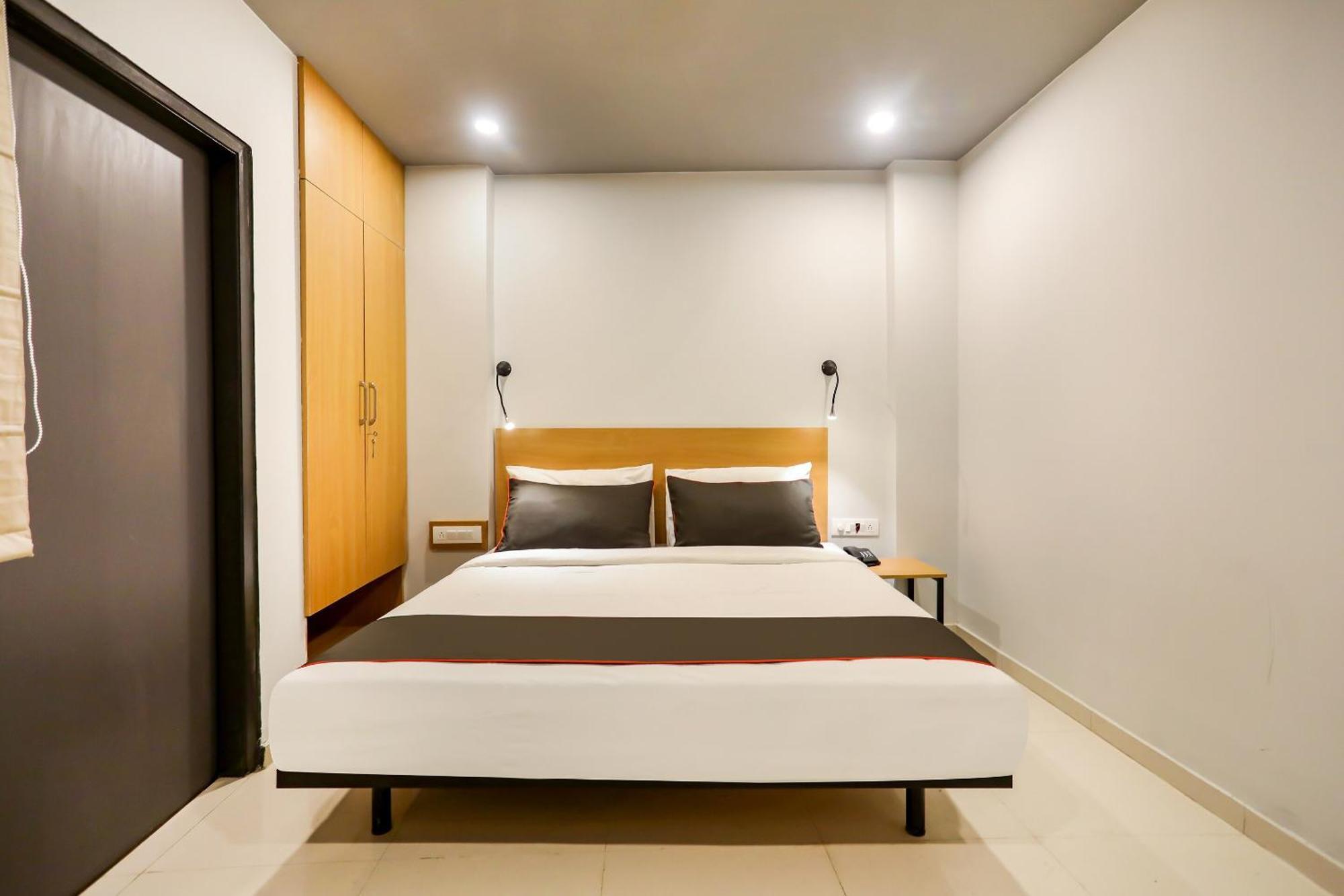 Super Collection O Le Noida Hotel Near Sector 76 Metro Station Exterior foto